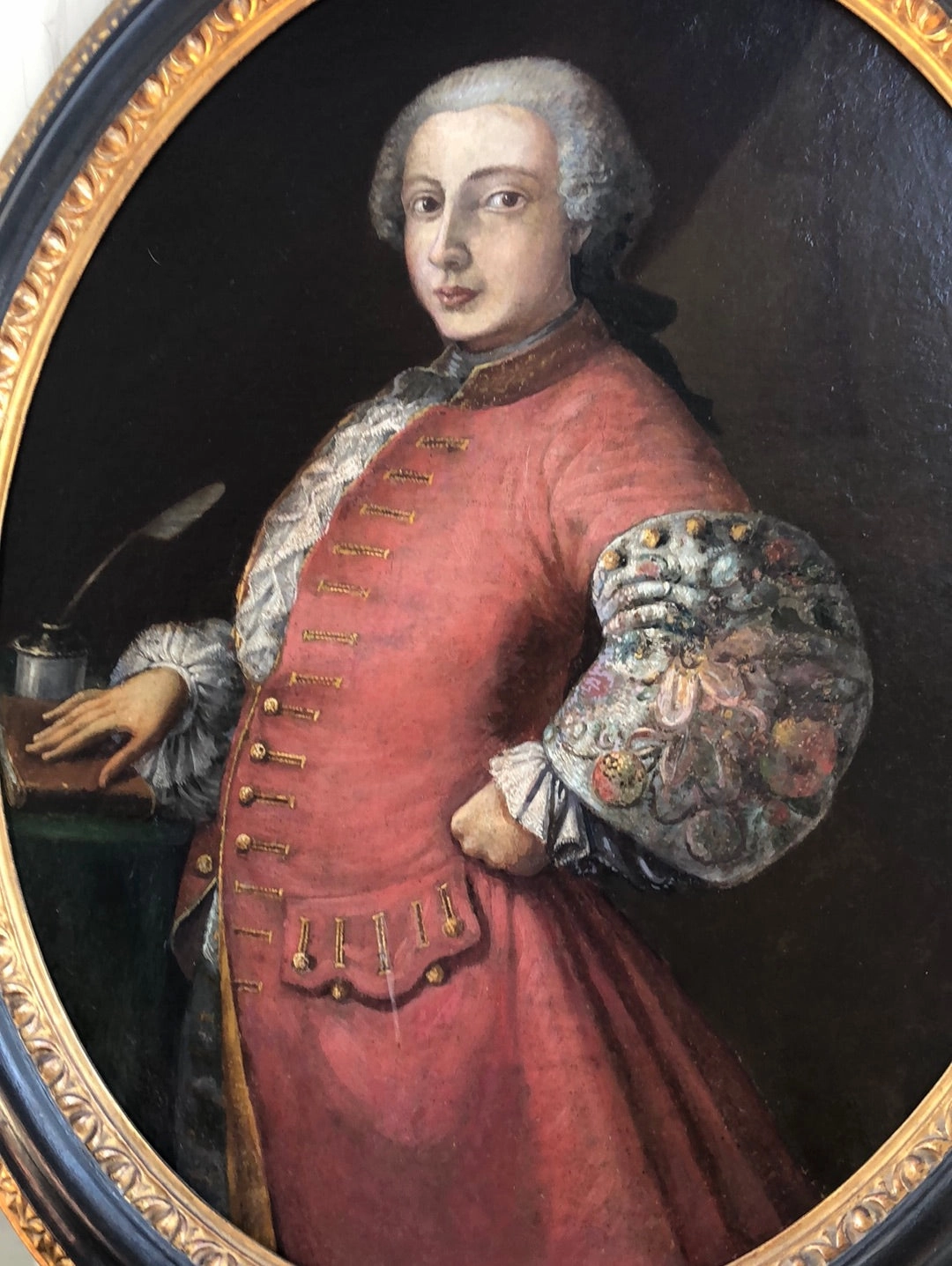 18TH CENTURY OVAL FRAMED OIL PAINTING OF AN ENGLISHMAN IN REDCOAT