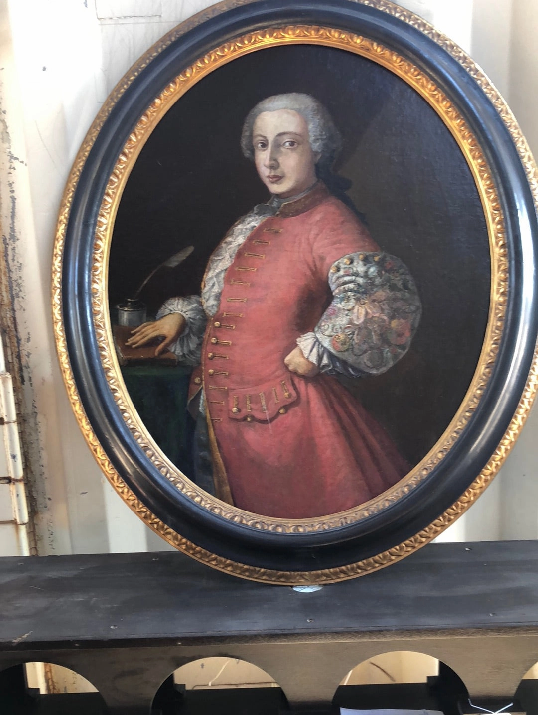 18TH CENTURY OVAL FRAMED OIL PAINTING OF AN ENGLISHMAN IN REDCOAT
