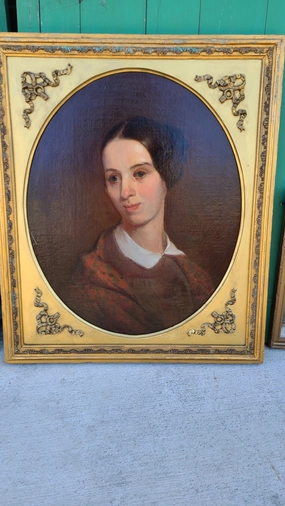 19TH CENTURY PORTRAIT OIL PAINTING OF YOUNG WOMAN IN GOLD FRAME classic mural painting