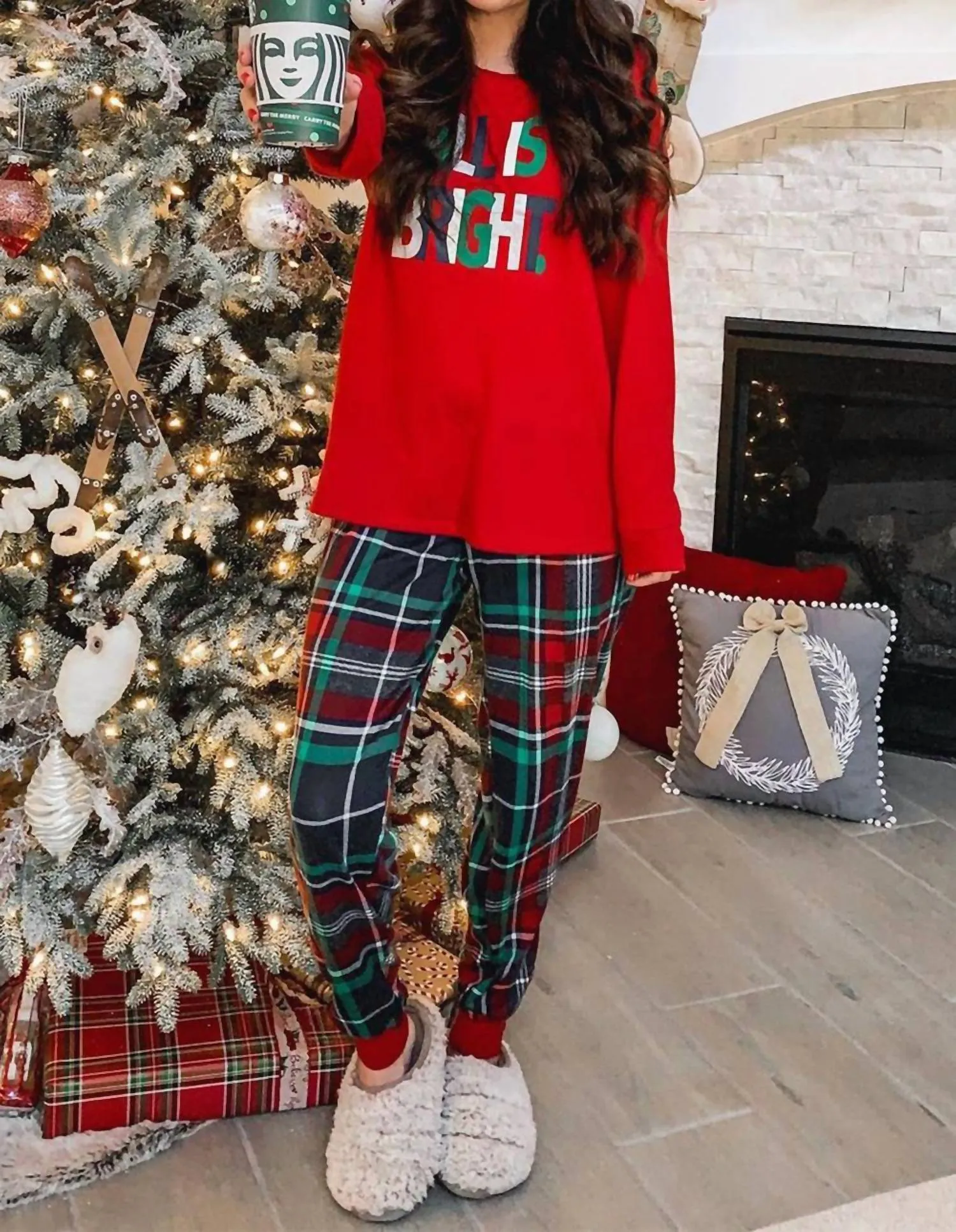 All Is Bright Feiertags-Pyjama-Set in Rot/kariert