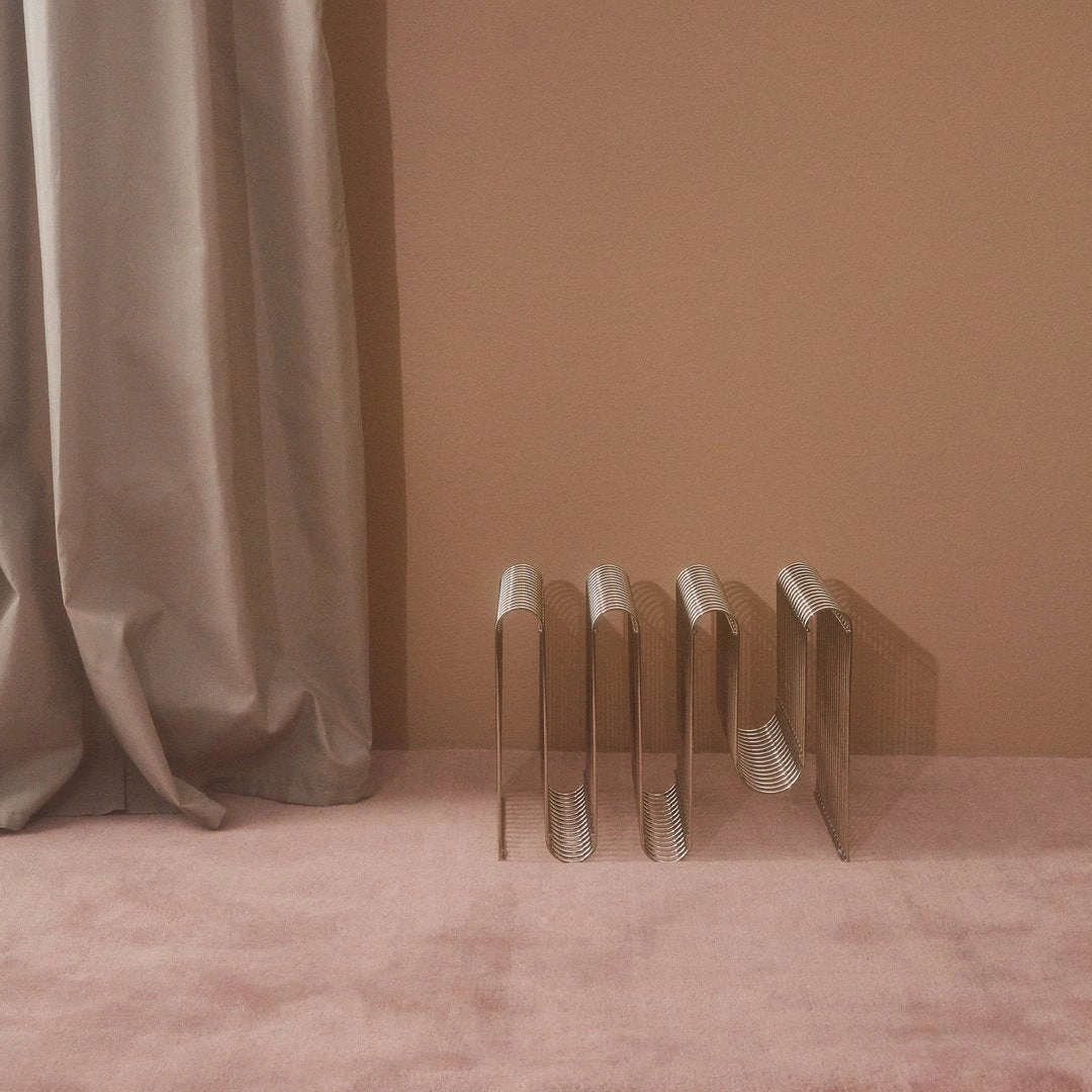 Curva Magazine Holder