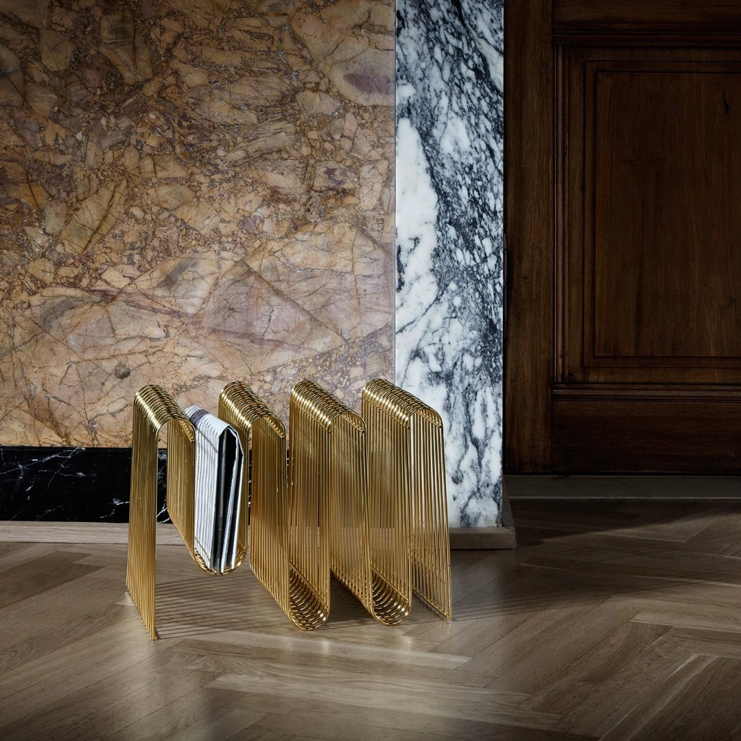 Curva Magazine Holder