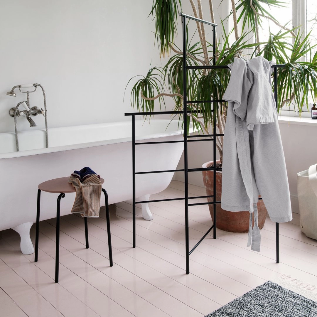 Dora Clothes Stand