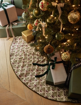 Dov Tree Skirt decorative tabletop item