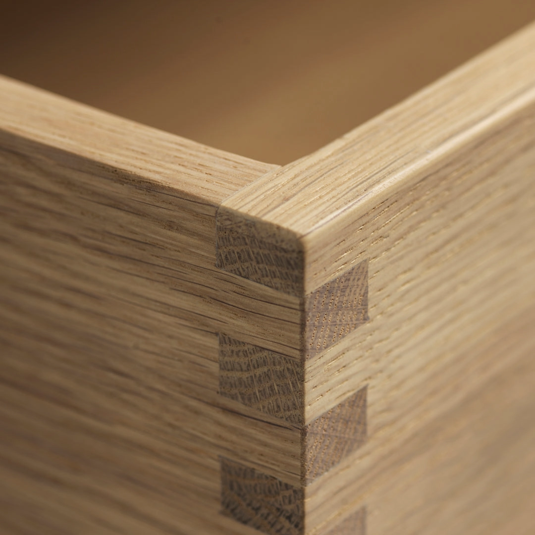 F24 Radius Bench