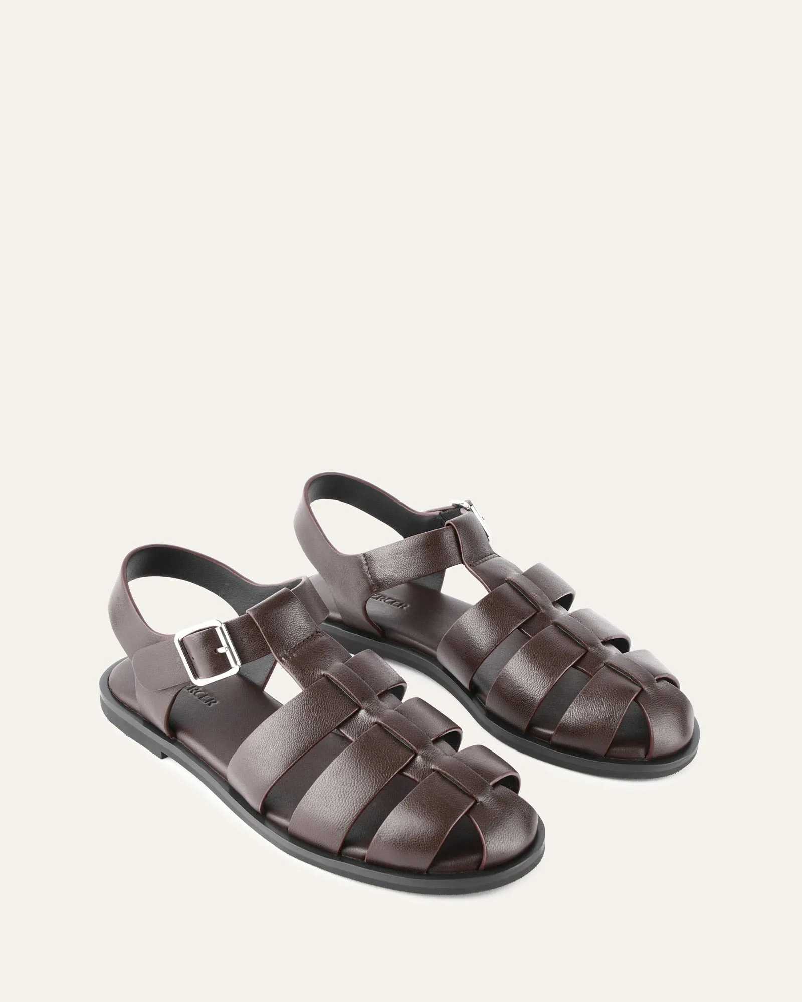 FINN FLACHE SANDALEN AUS SCHOKOBRAUNEM LEDER