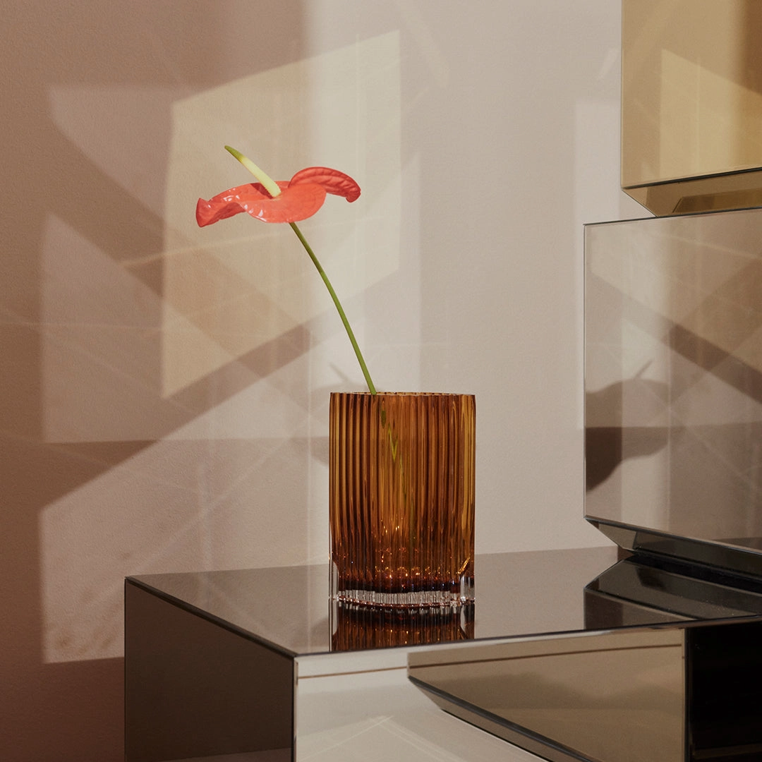 Folium Vase - Small (Order Quantity: 4)