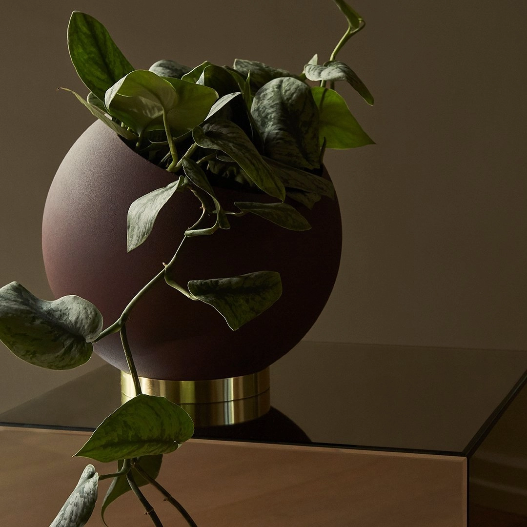 Globe Flowerpot (Order Quantity: 1)