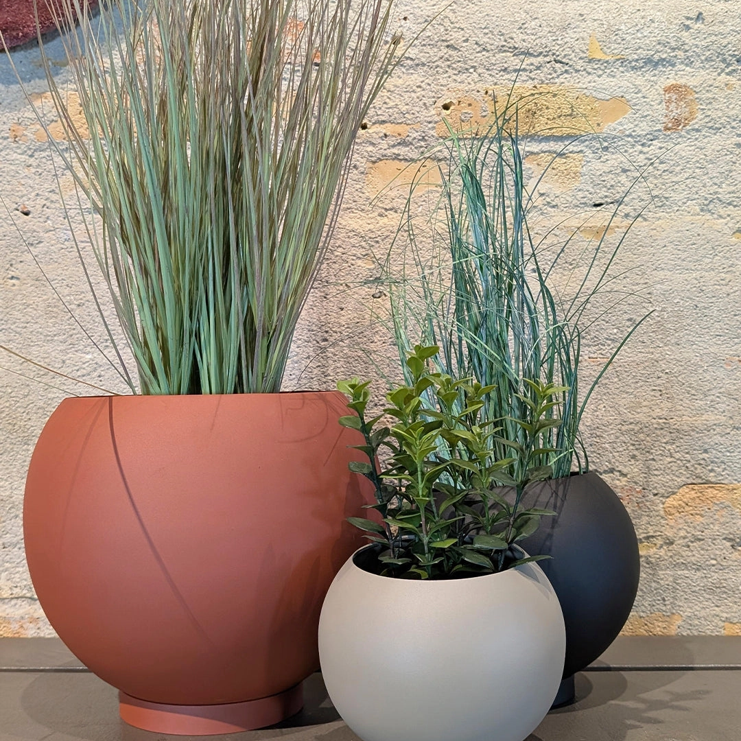 Globe Flowerpot (Order Quantity: 1)