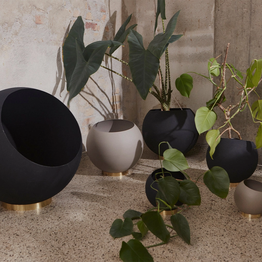 Globe Flowerpot (Order Quantity: 2)