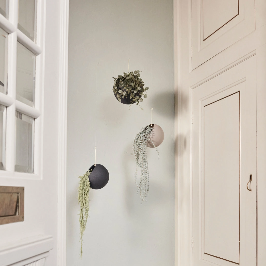 Globe Hanging Flowerpot - Large (Order Quantity: 2)