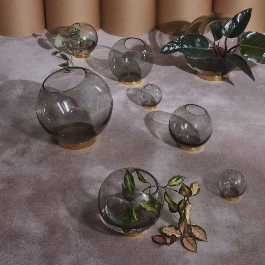 Globe Vase w/ Stand - Small (Order Quantity: 6)
