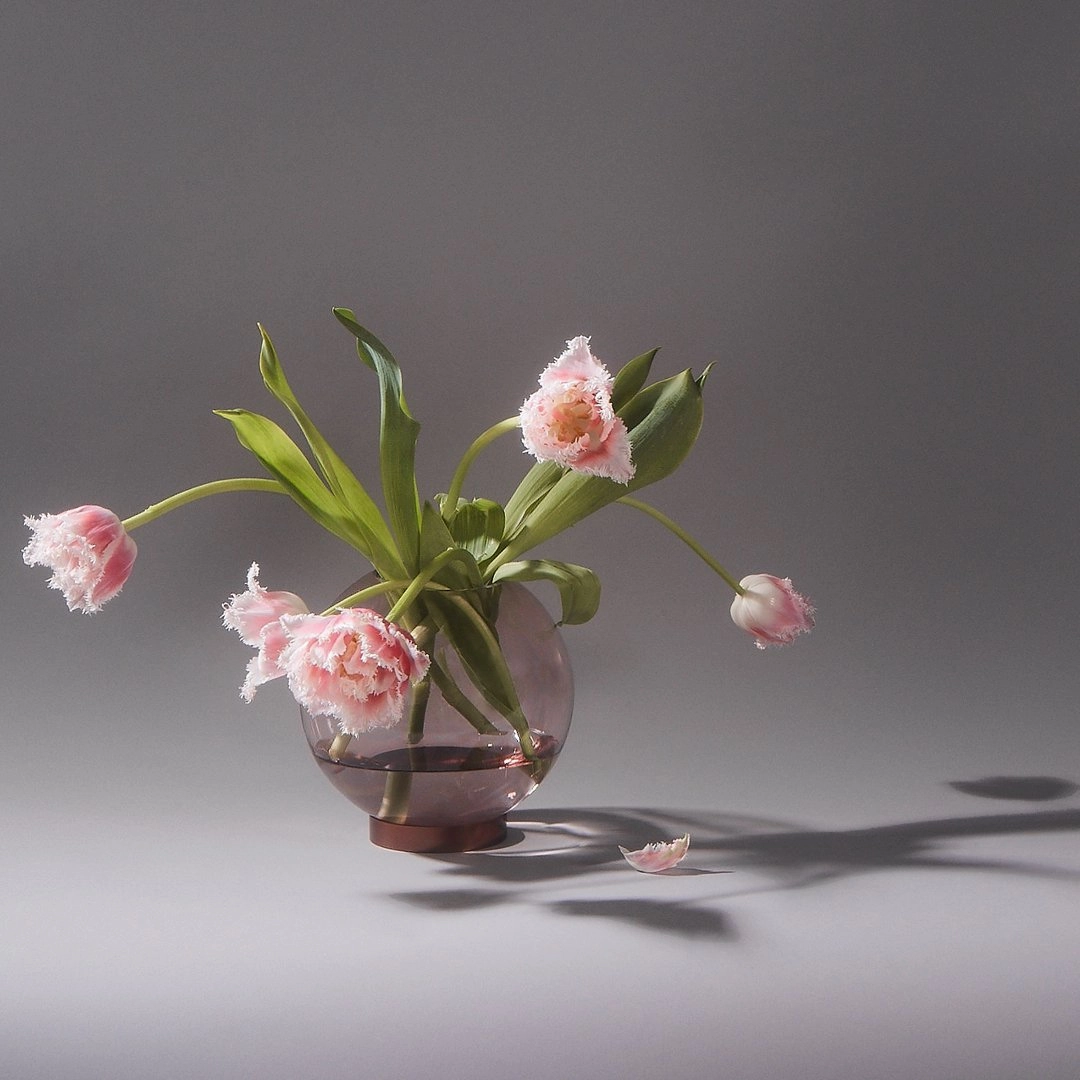Globe Vase w/ Stand (Order Quantity: 4)