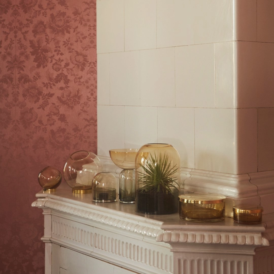 Globe Vase w/ Stand (Order Quantity: 4)