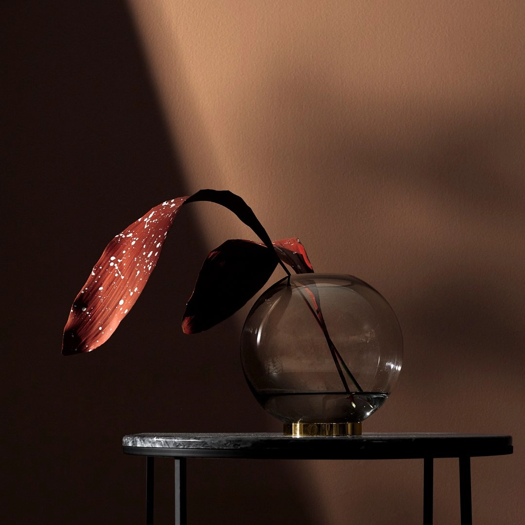 Globe Vase w/ Stand (Order Quantity: 4)