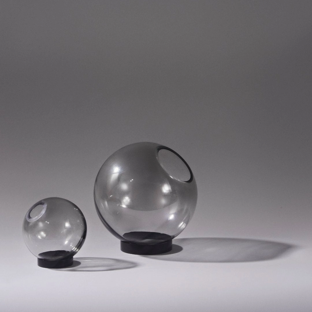 Globe Vase w/ Stand (Order Quantity: 4)