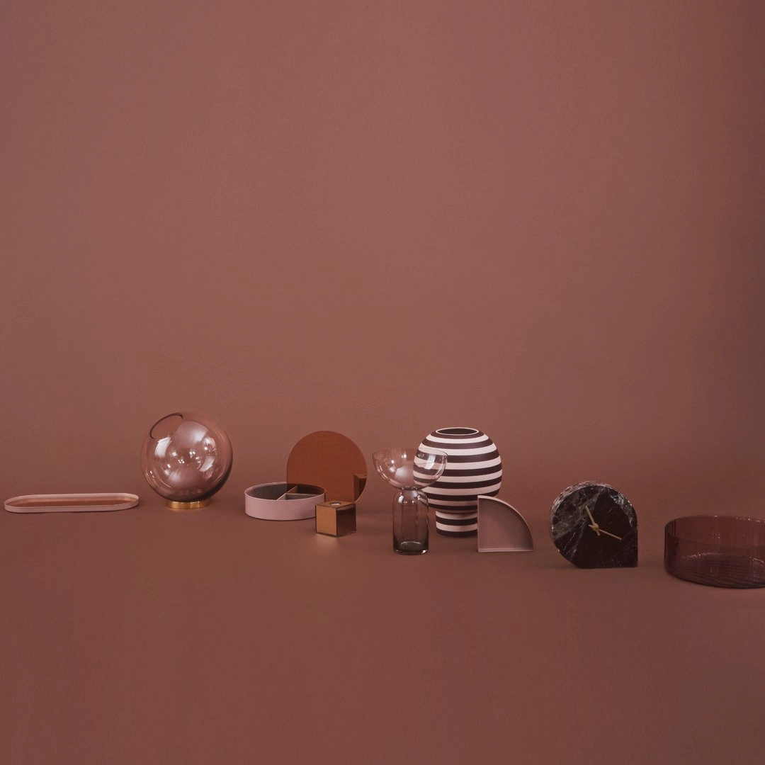Globe Vase w/ Stand (Order Quantity: 4)