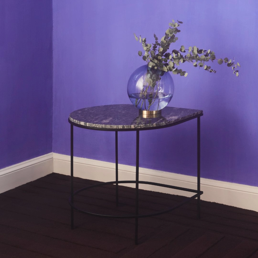 Globe Vase w/ Stand (Order Quantity: 4)