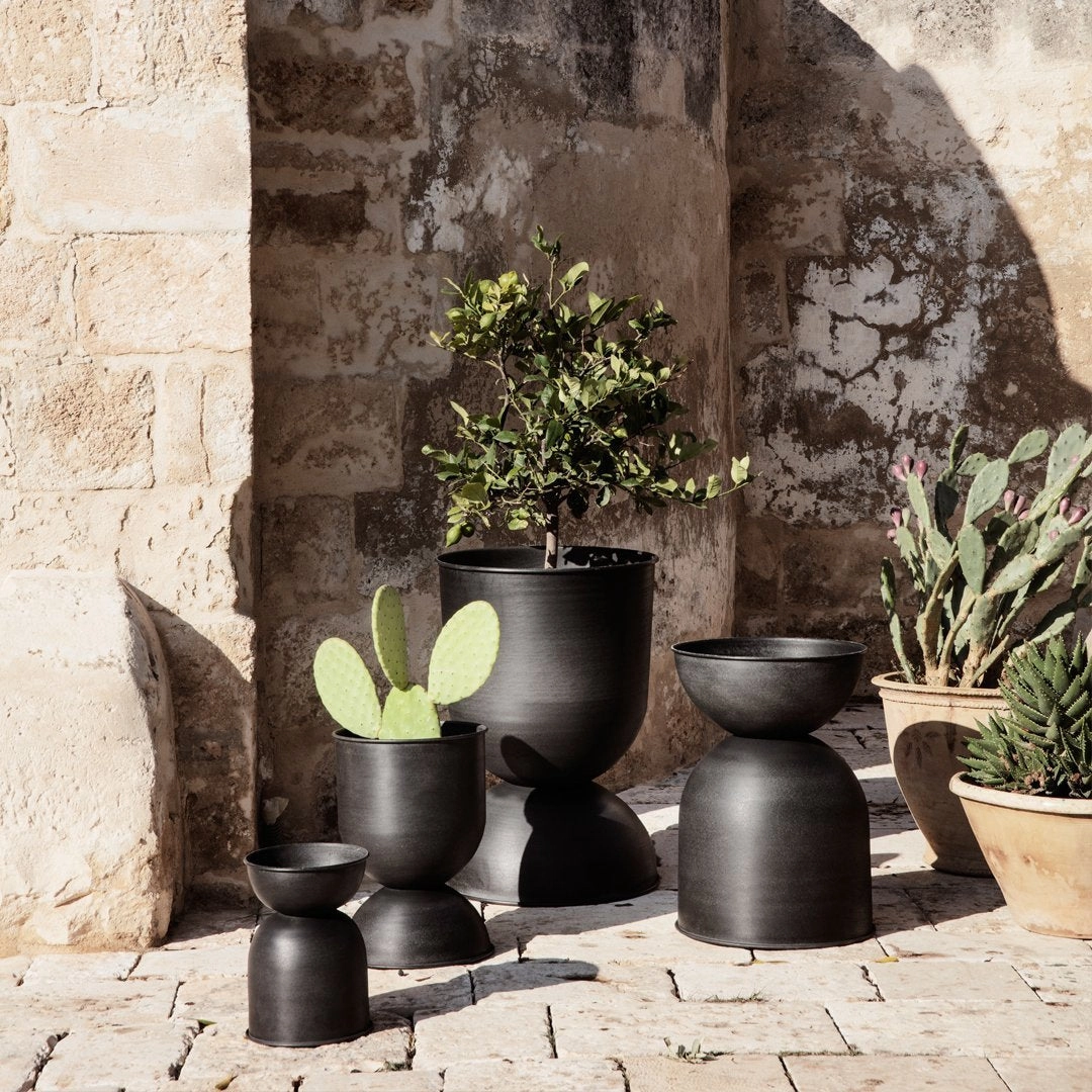 Hourglass Pot