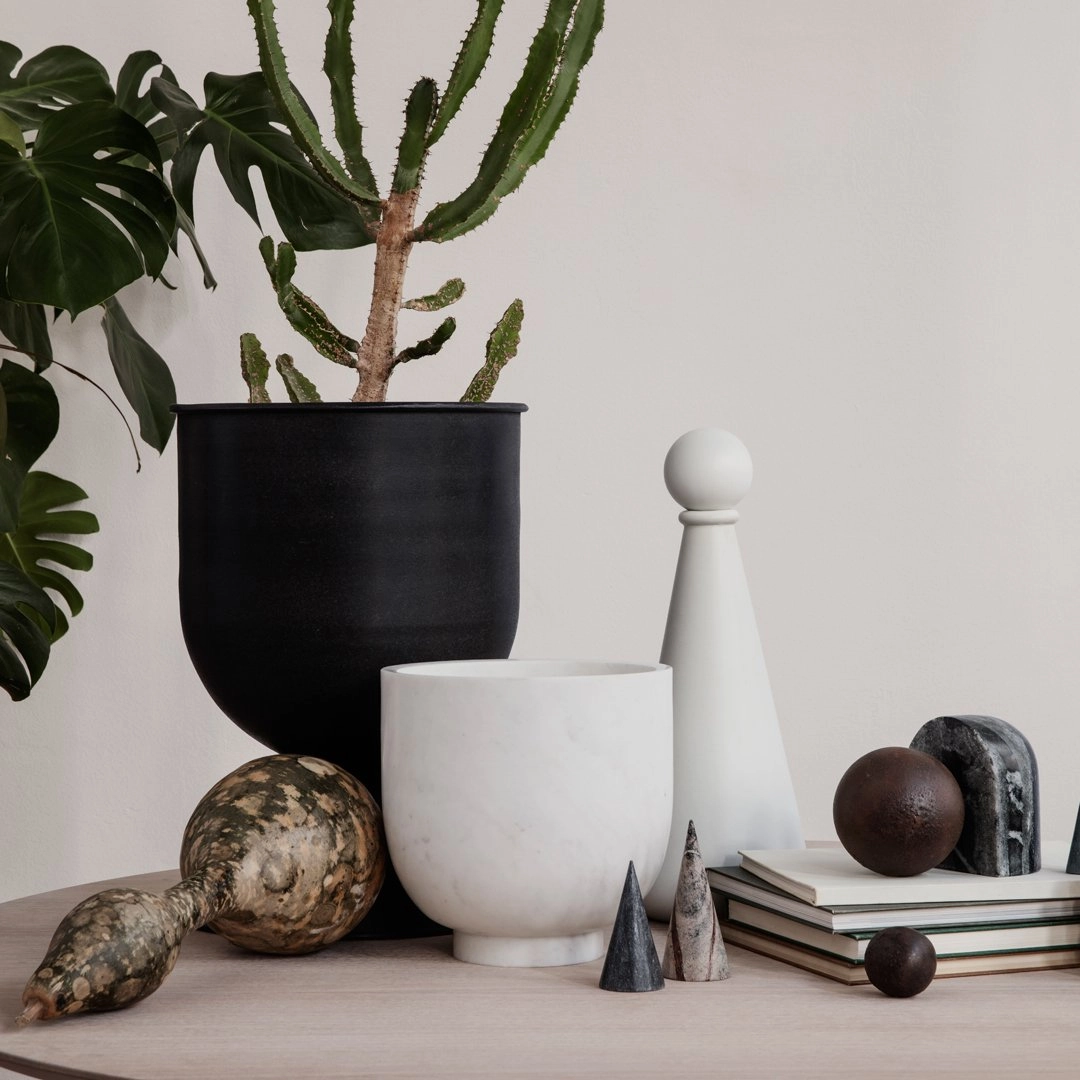Hourglass Pot
