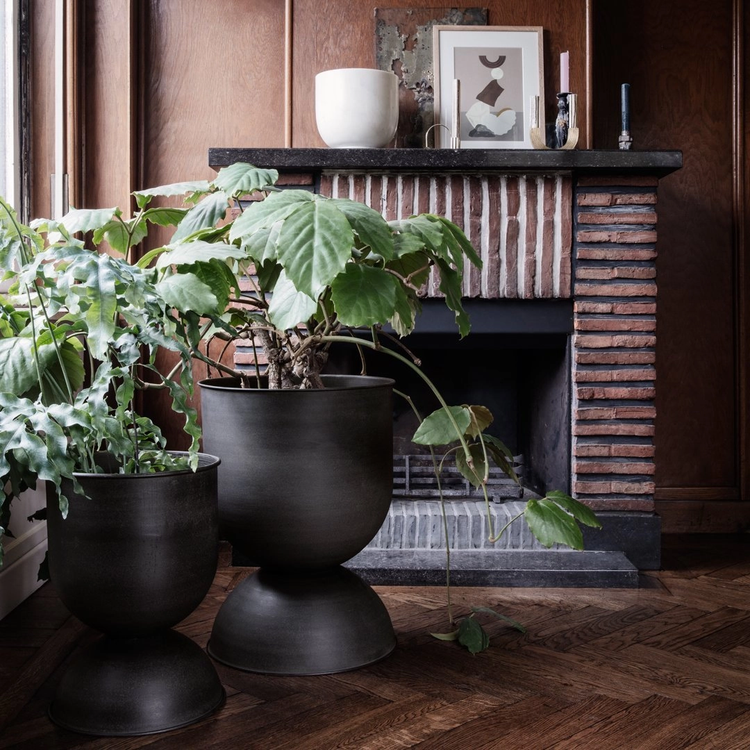 Hourglass Pot