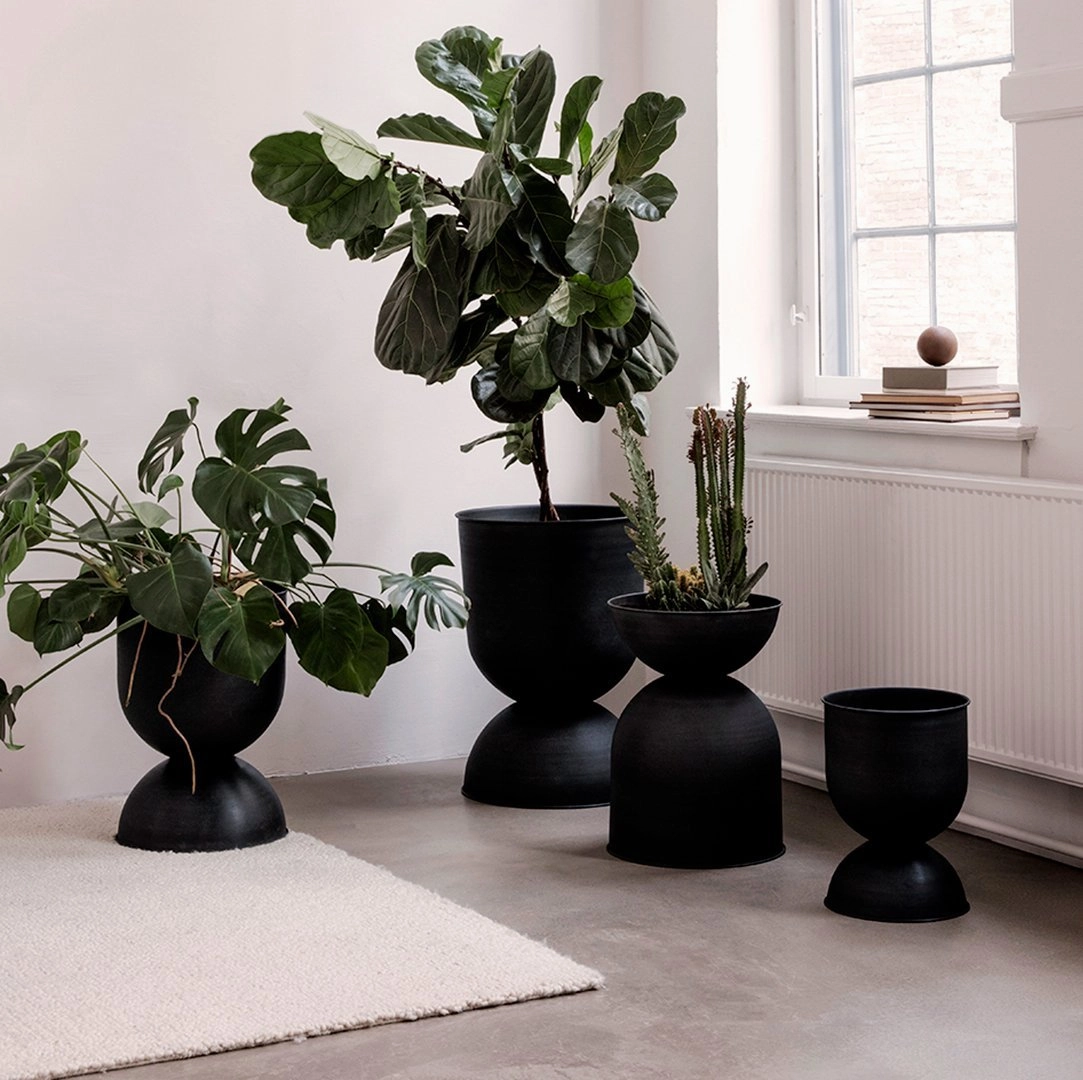 Hourglass Pot
