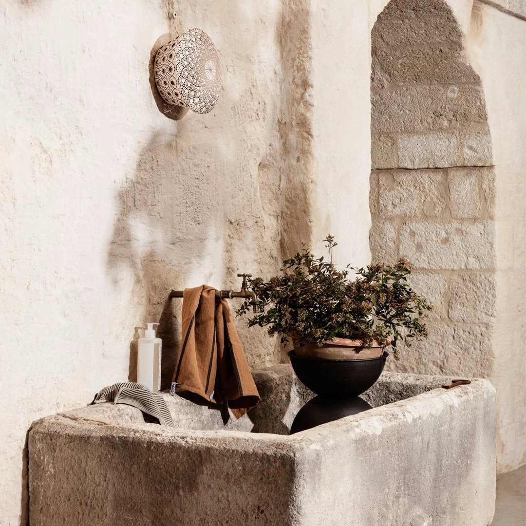 Hourglass Pot