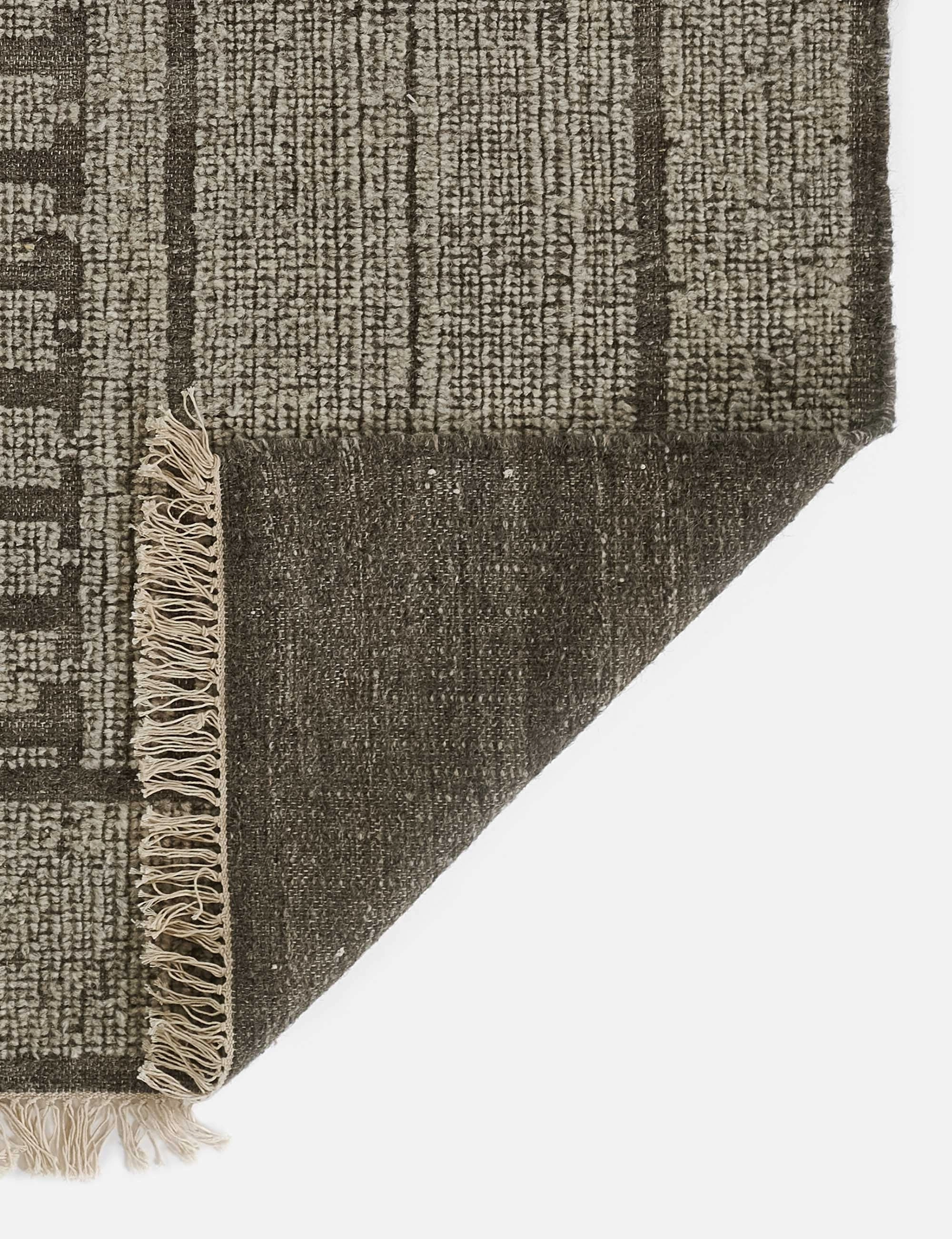 Journee Handwoven Wool Rug