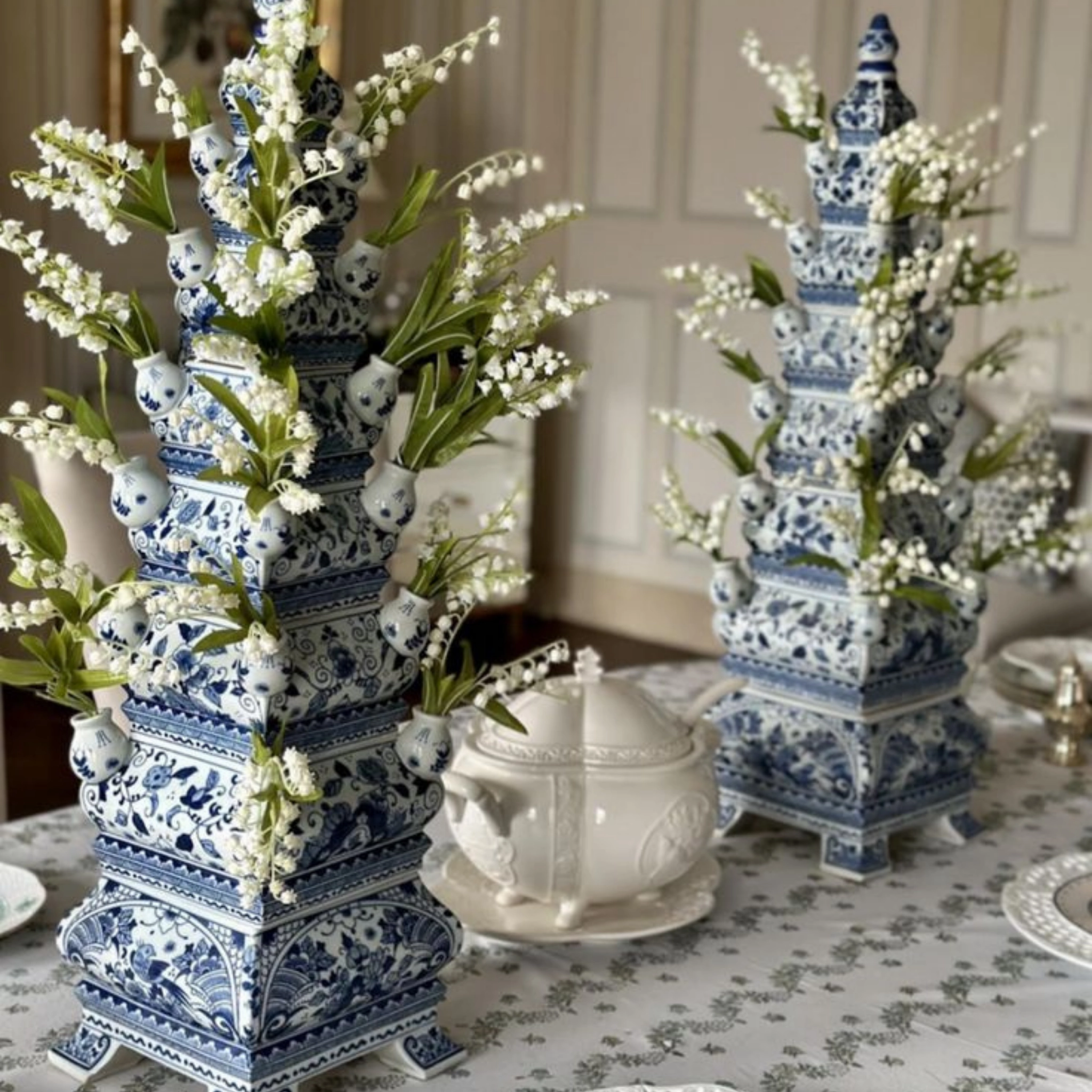Large Grand Blue and White Tulipiere