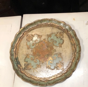 LARGE ROUND GOLD AND GREEN FLORENTINE TRAY interior room decor