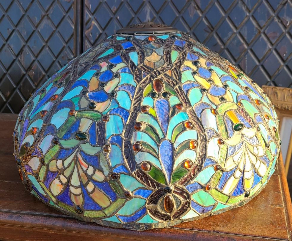 LARGE STAINED GLASS TIFFANY STYLE SHADE