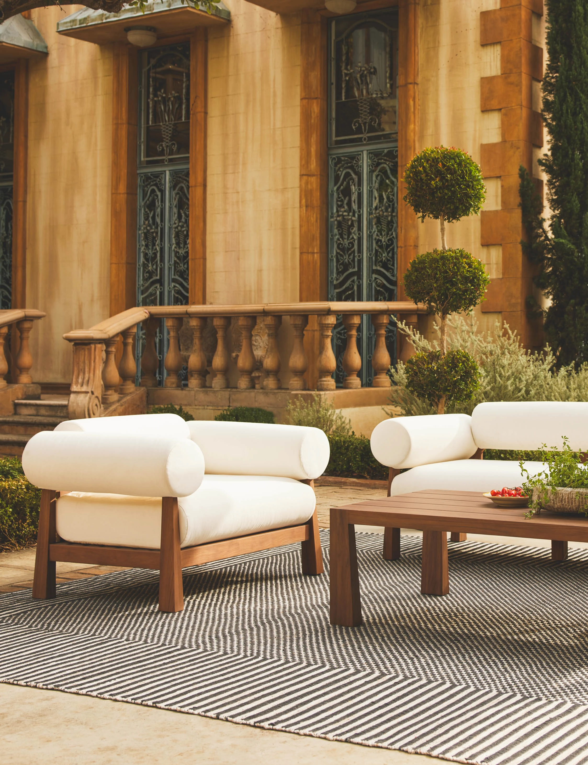 Lavinia Handwoven Indoor / Outdoor Rug