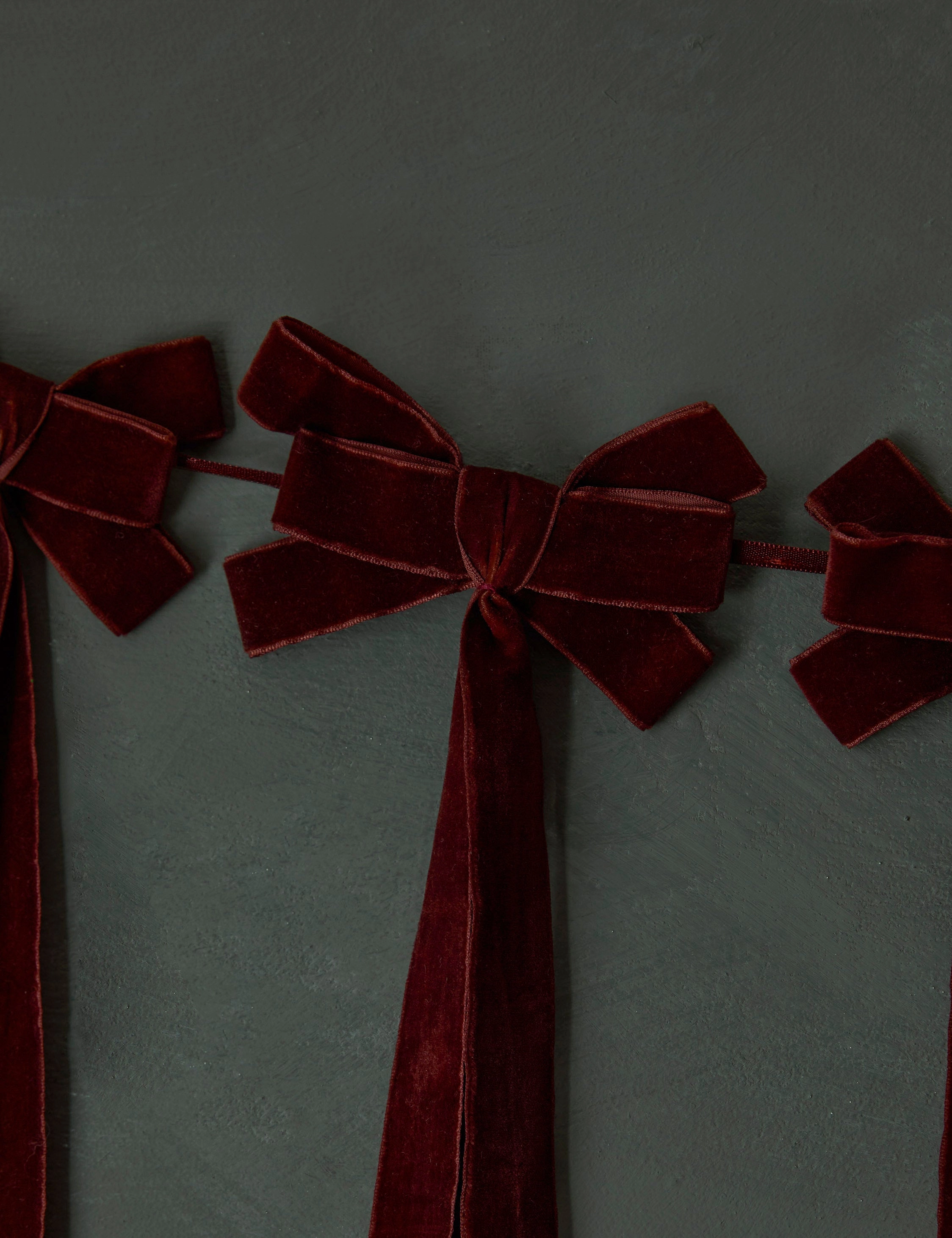 Mauree Velvet Garland
