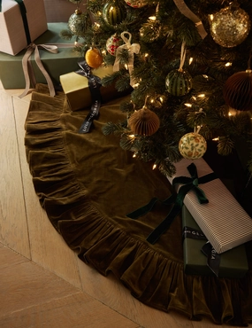 Mauree Velvet Tree Skirt decorative tabletop item