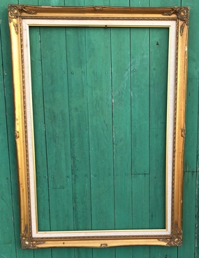 MEDIUM GOLD FRAME WITH LINEN FILET interior room decor
