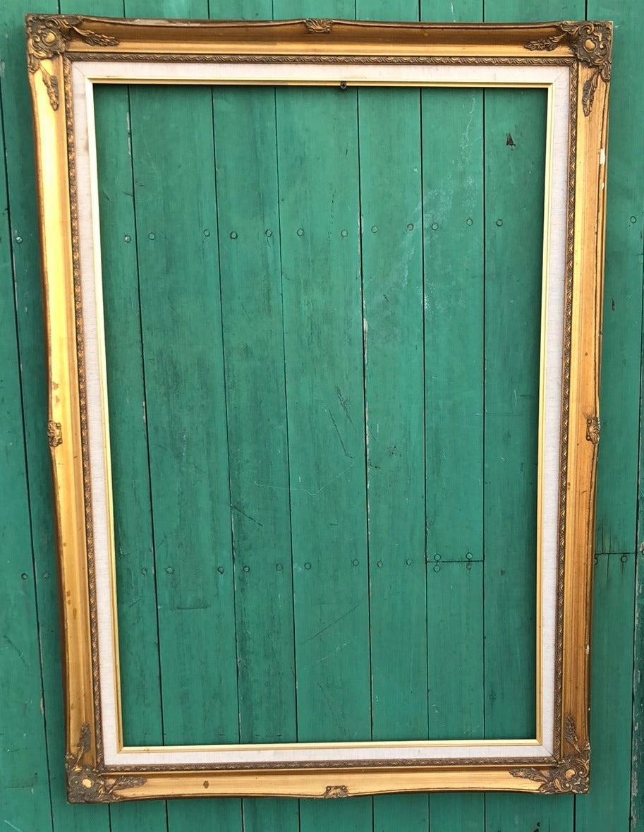 MEDIUM GOLD FRAME WITH LINEN FILET interior room decor