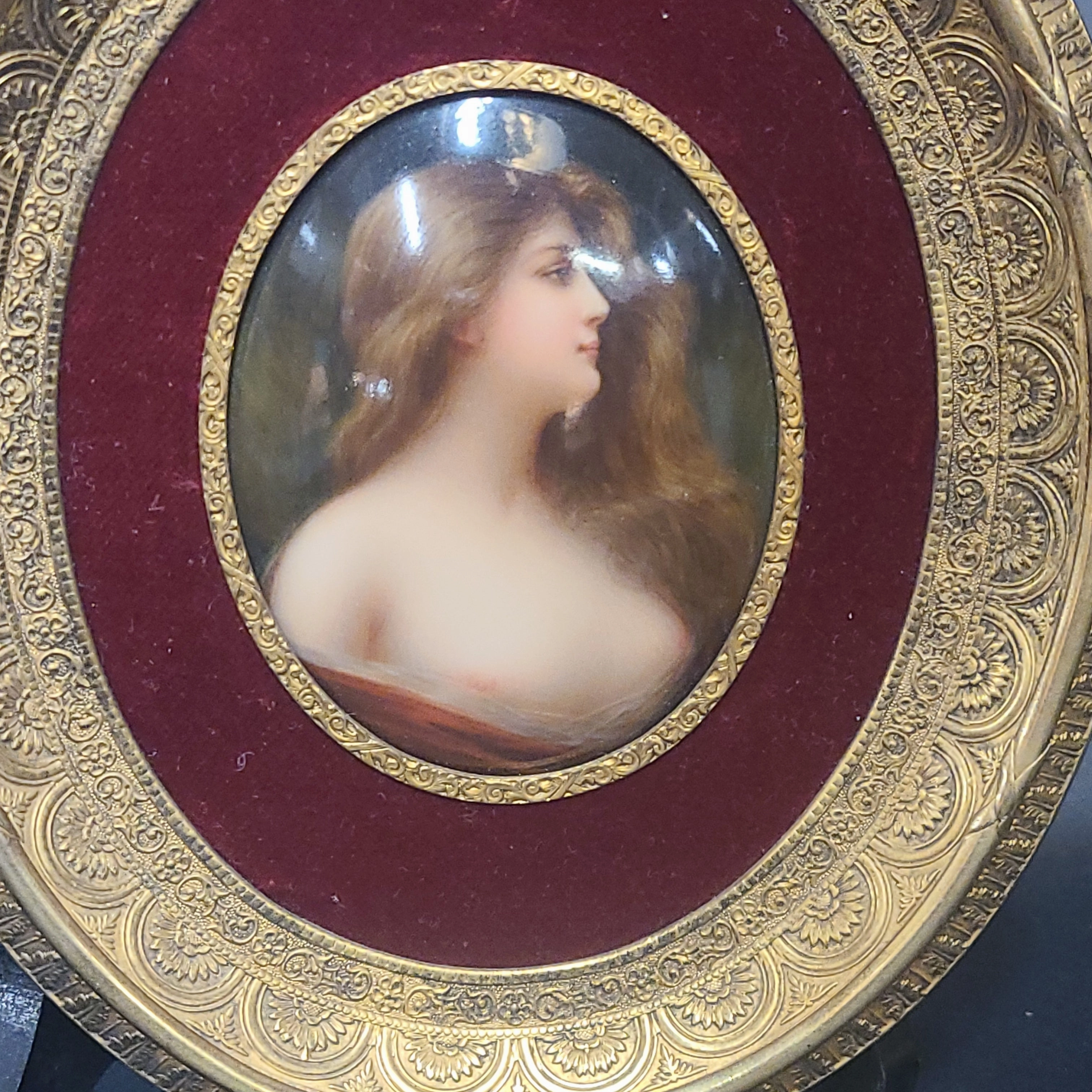 MINI PORCELAIN PARTIALLY NUDE OVAL LADY PAINTING WITH ORNATE BRASS FRAME