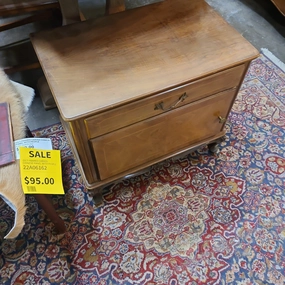 PAIR OF LIGHT WALNUT QUEEN ANNE INLAID NIGHTSTANDS interior room decor
