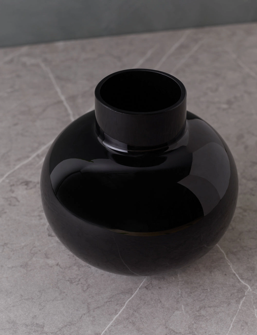 Sagen Vase
