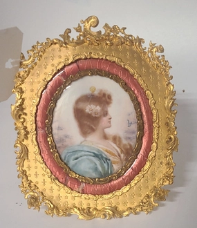 SIGNED LOUIS XVI ORNATE FRAMED BRASS LADY PAINTING classic mural painting