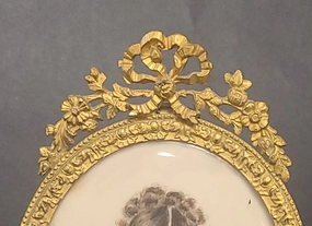 SIGNED SMALL OVAL FRAMED PAINTING OF QUEEN REINE LOUISE classic mural painting