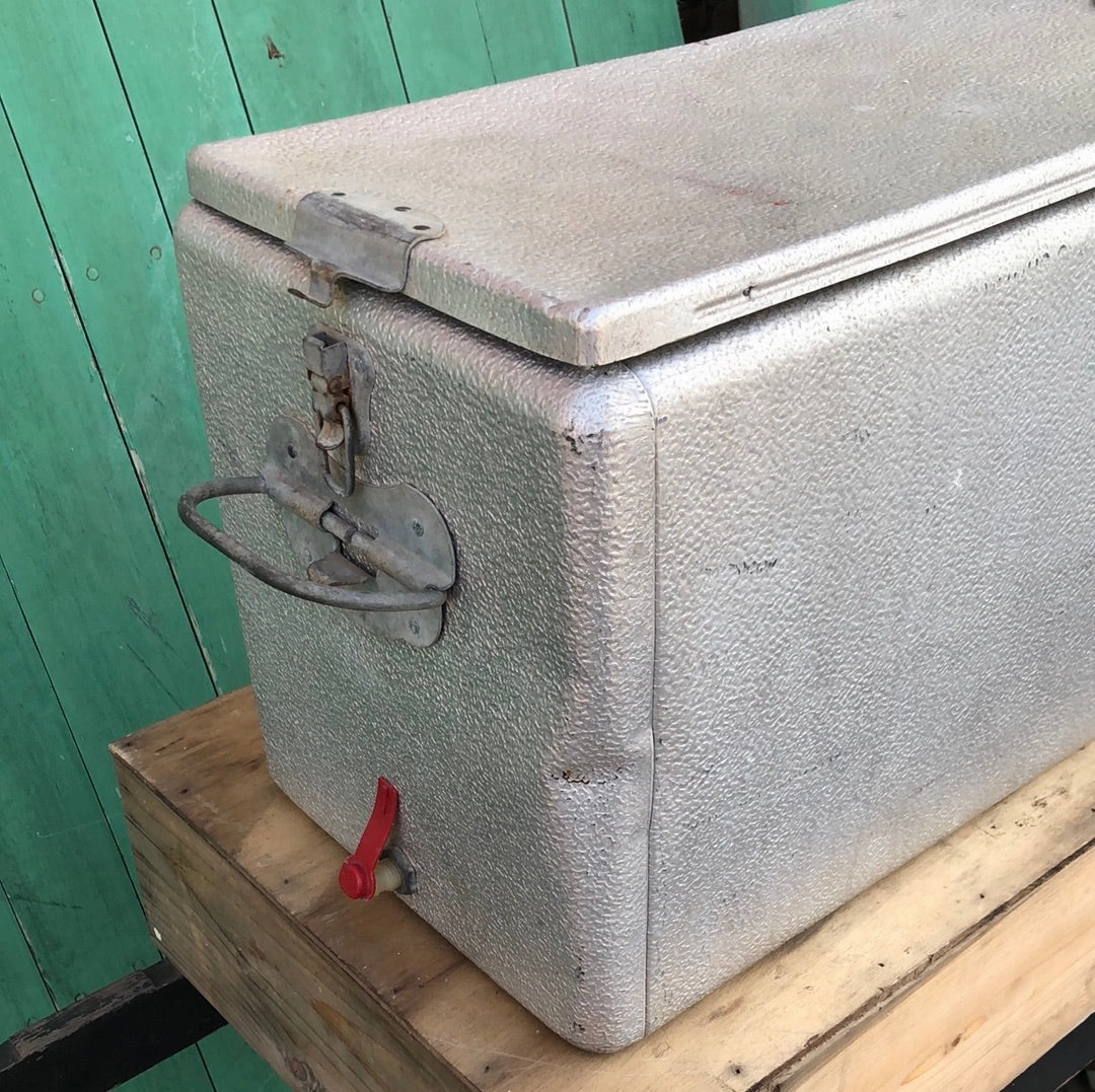 VINTAGE ALUMINUM COOLER