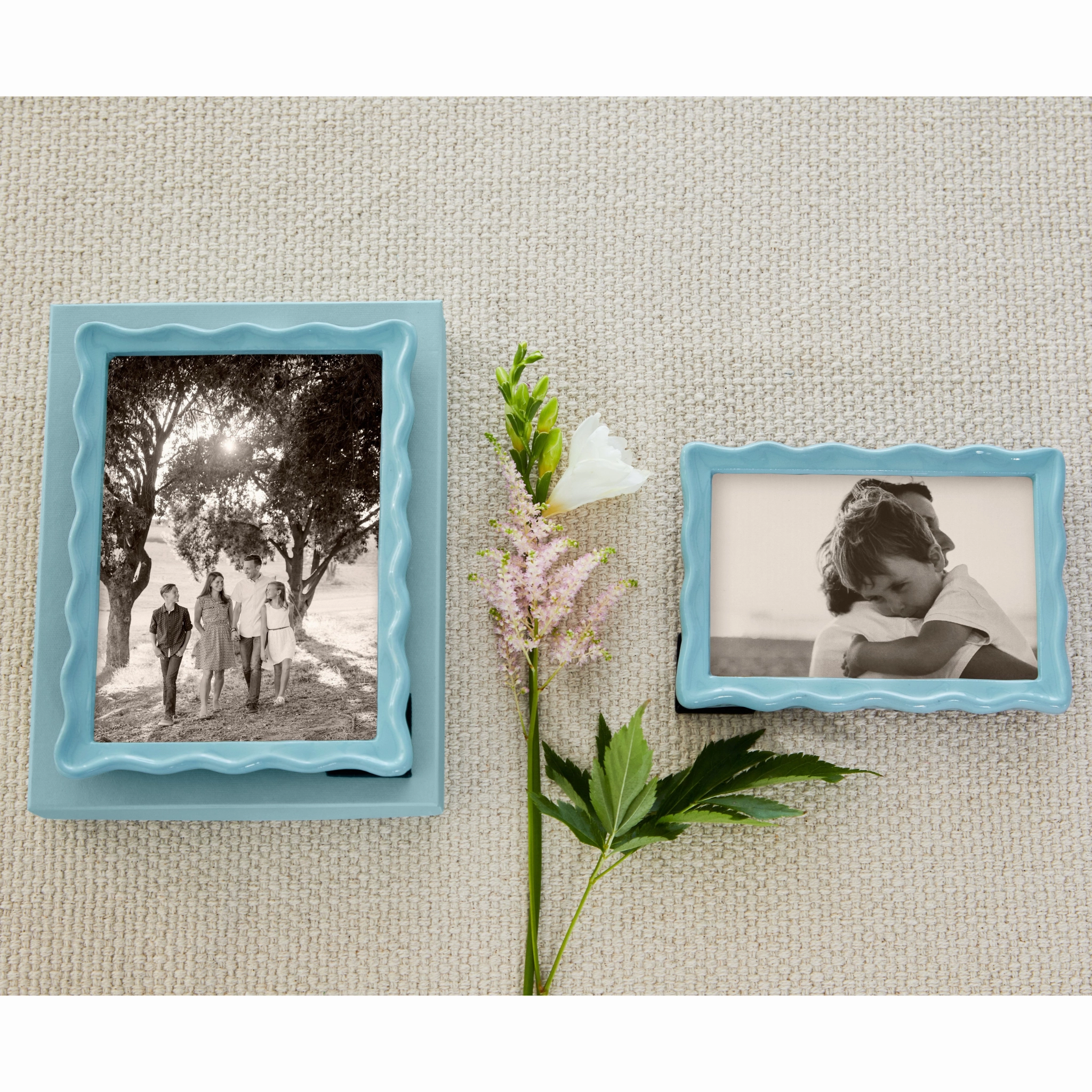Wavy Frame